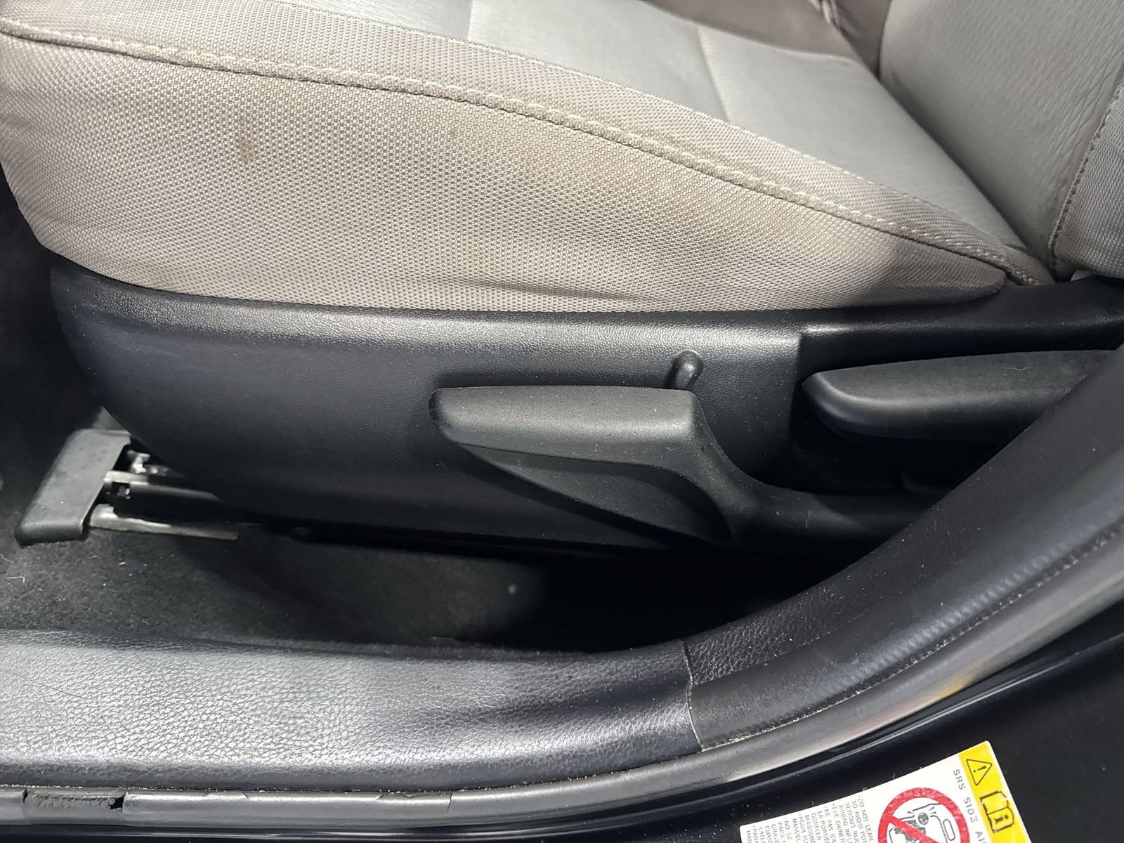 Used 2017 Toyota Corolla LE w/ Carpet Mat Package (TMS) FWD image 25