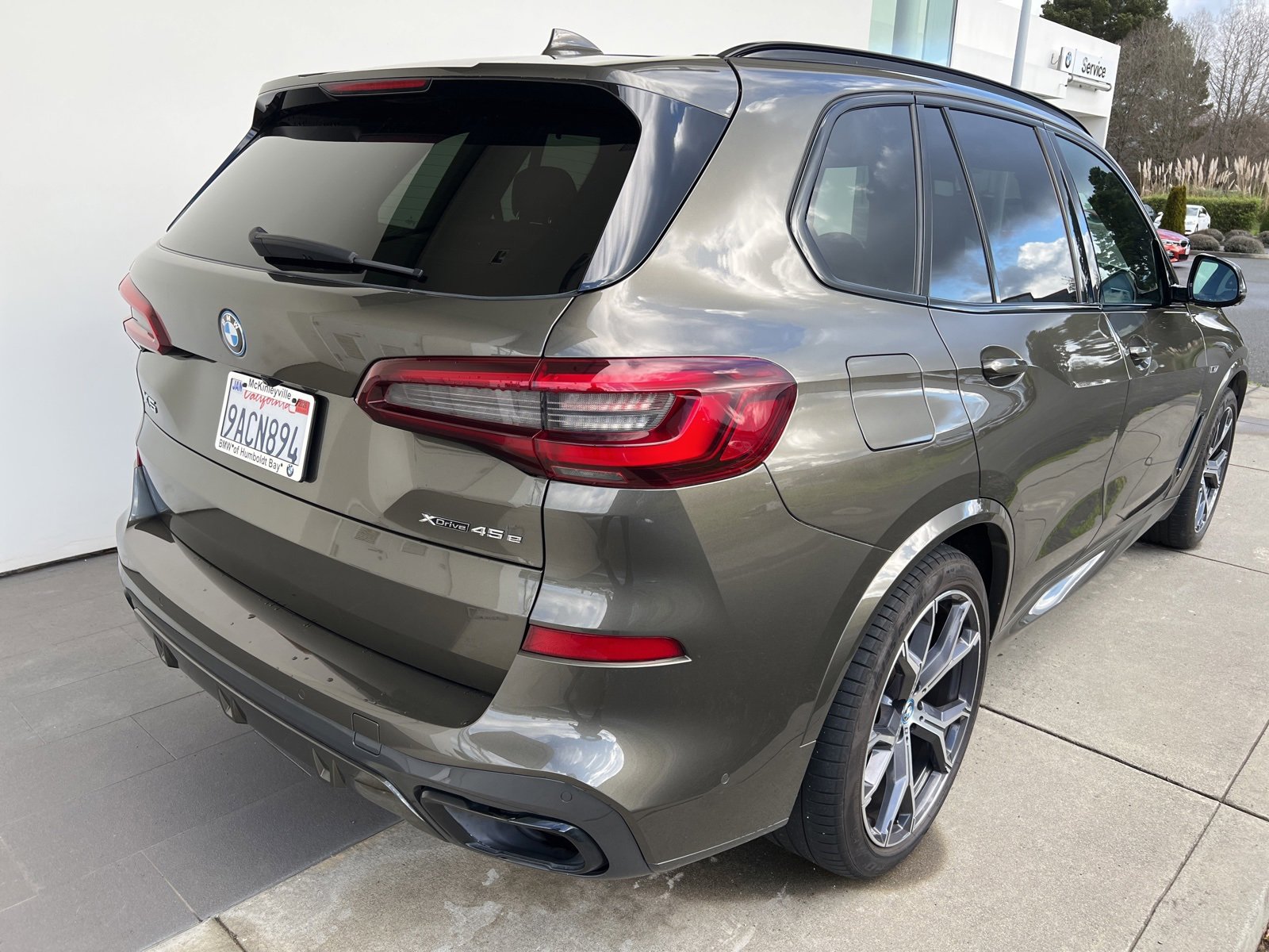 Used 2022 BMW X5 xDrive45e w/ M Sport Package image 4