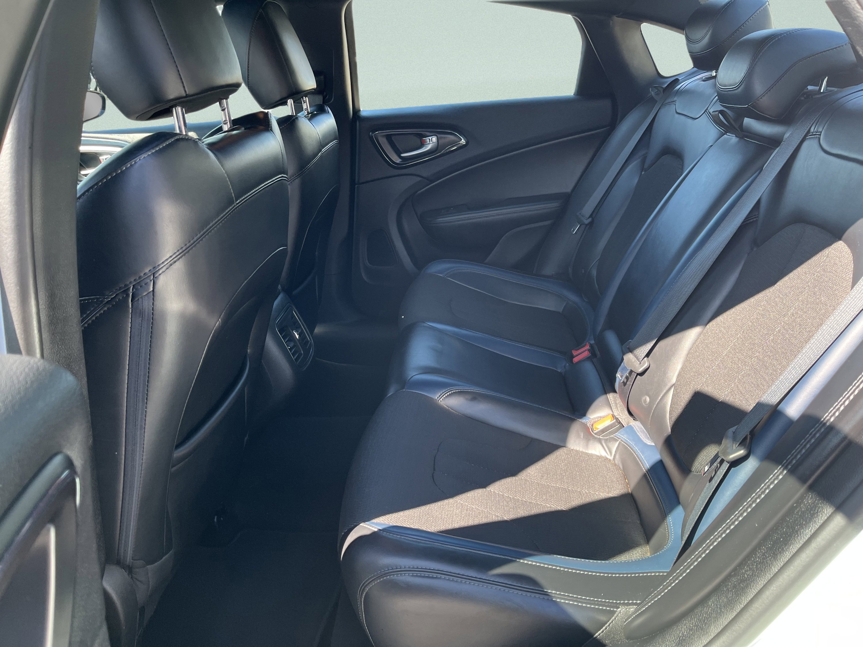 Used 2016 Chrysler 200 S w/ Comfort Group image 12