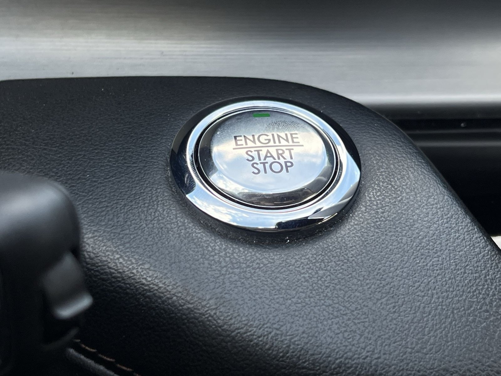 Used 2022 Lincoln Aviator AWD w/ Premium Package image 38