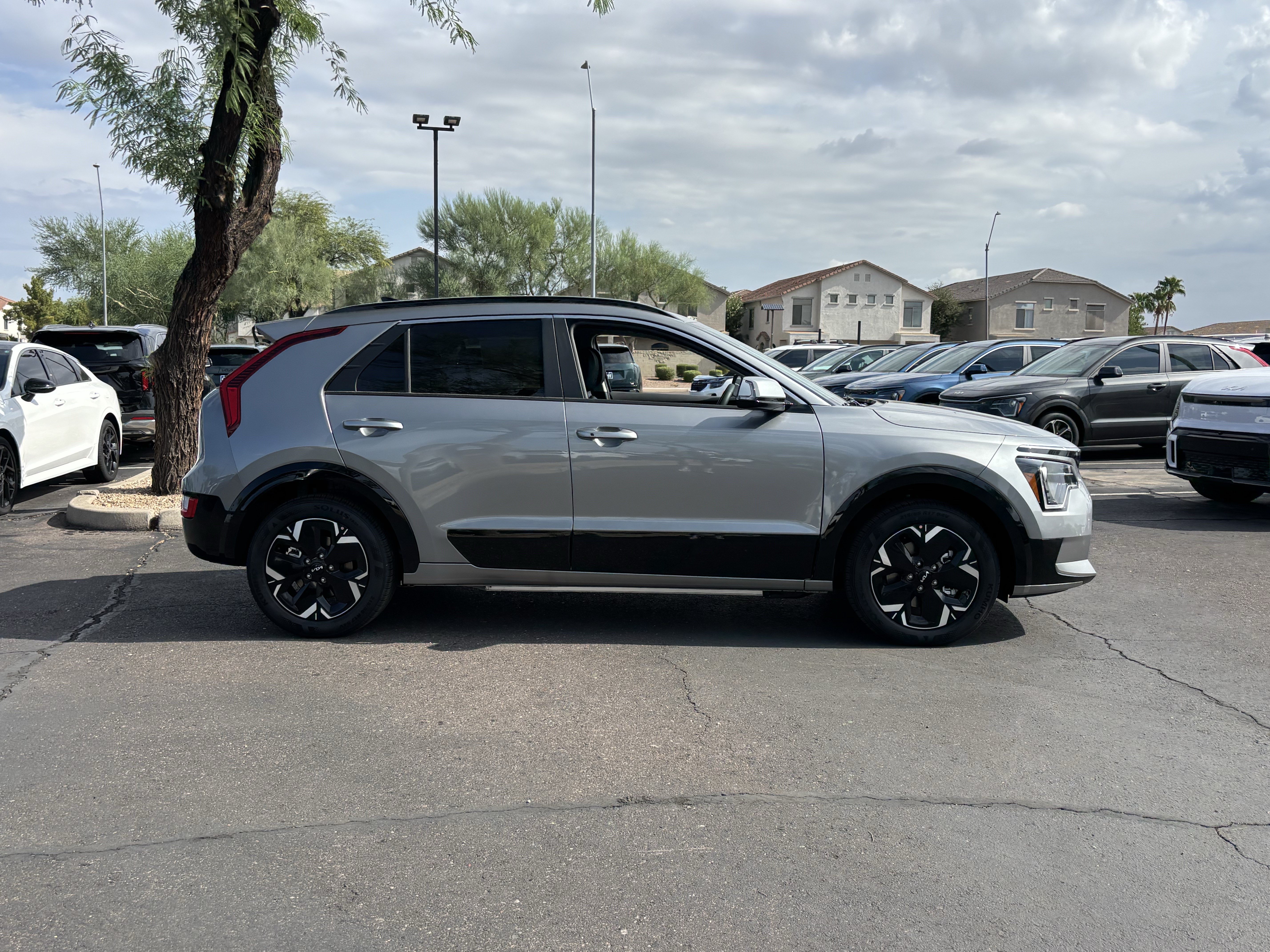 New 2026 Kia Niro Wind FWD image 2