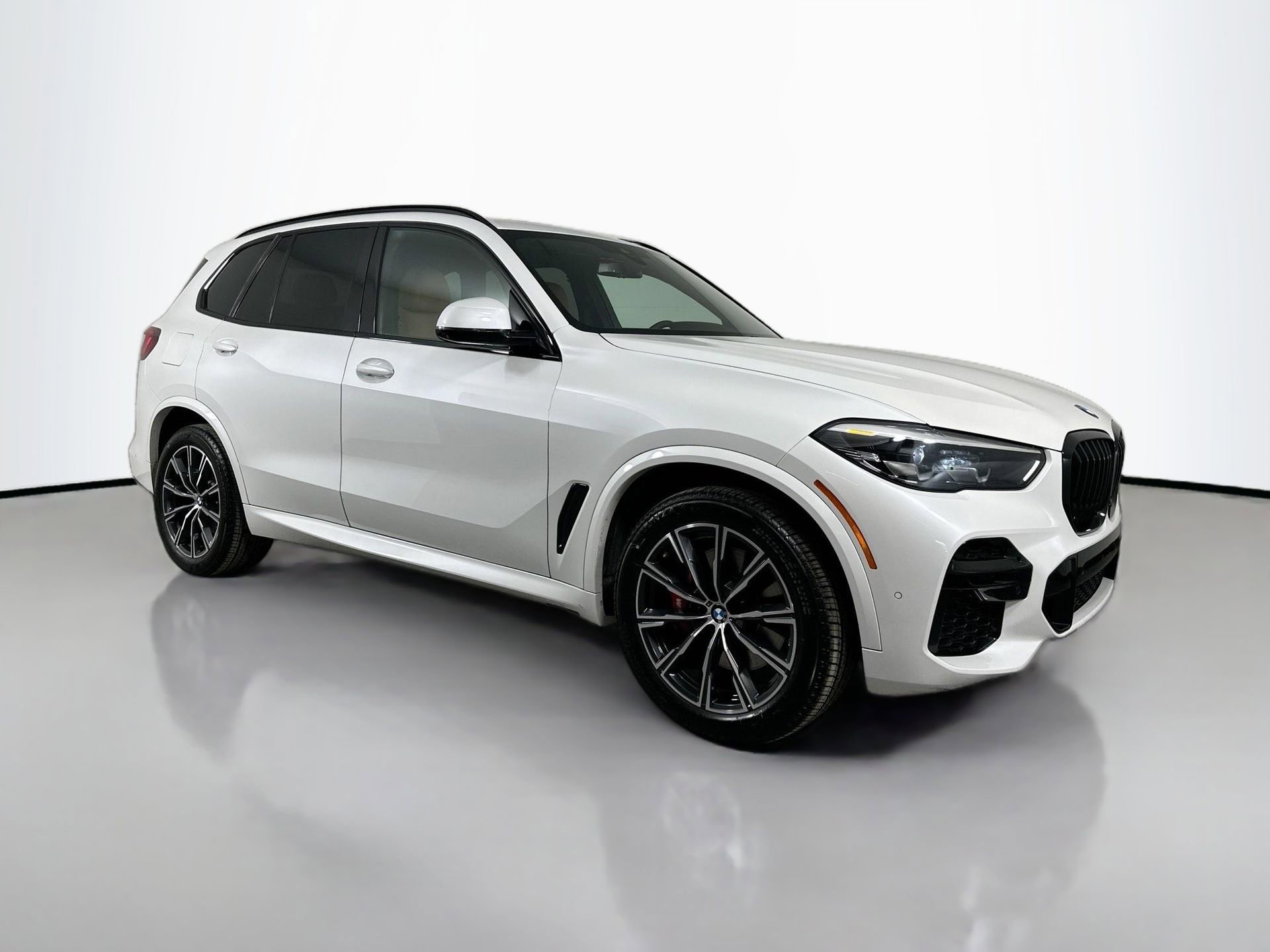 Used 2023 BMW X5 xDrive40i w/ M Sport Package image 4