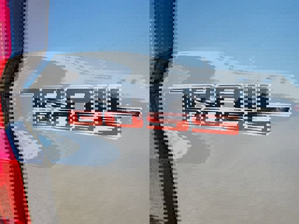 Used 2024 Chevrolet Colorado Trail Boss image 6