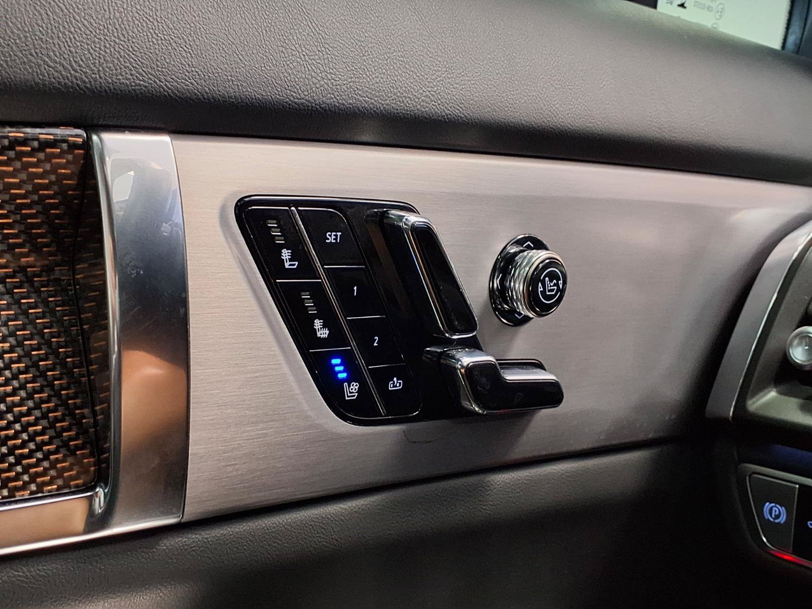 Certified 2026 Cadillac Vistiq Premium Luxury AWD/4WD image 29