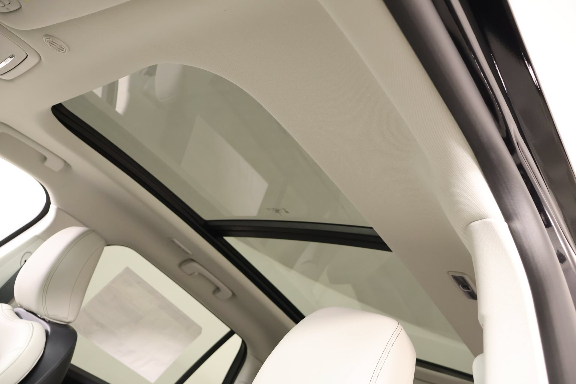 New 2026 Lincoln Aviator AWD w/ Jet Appearance Package image 17