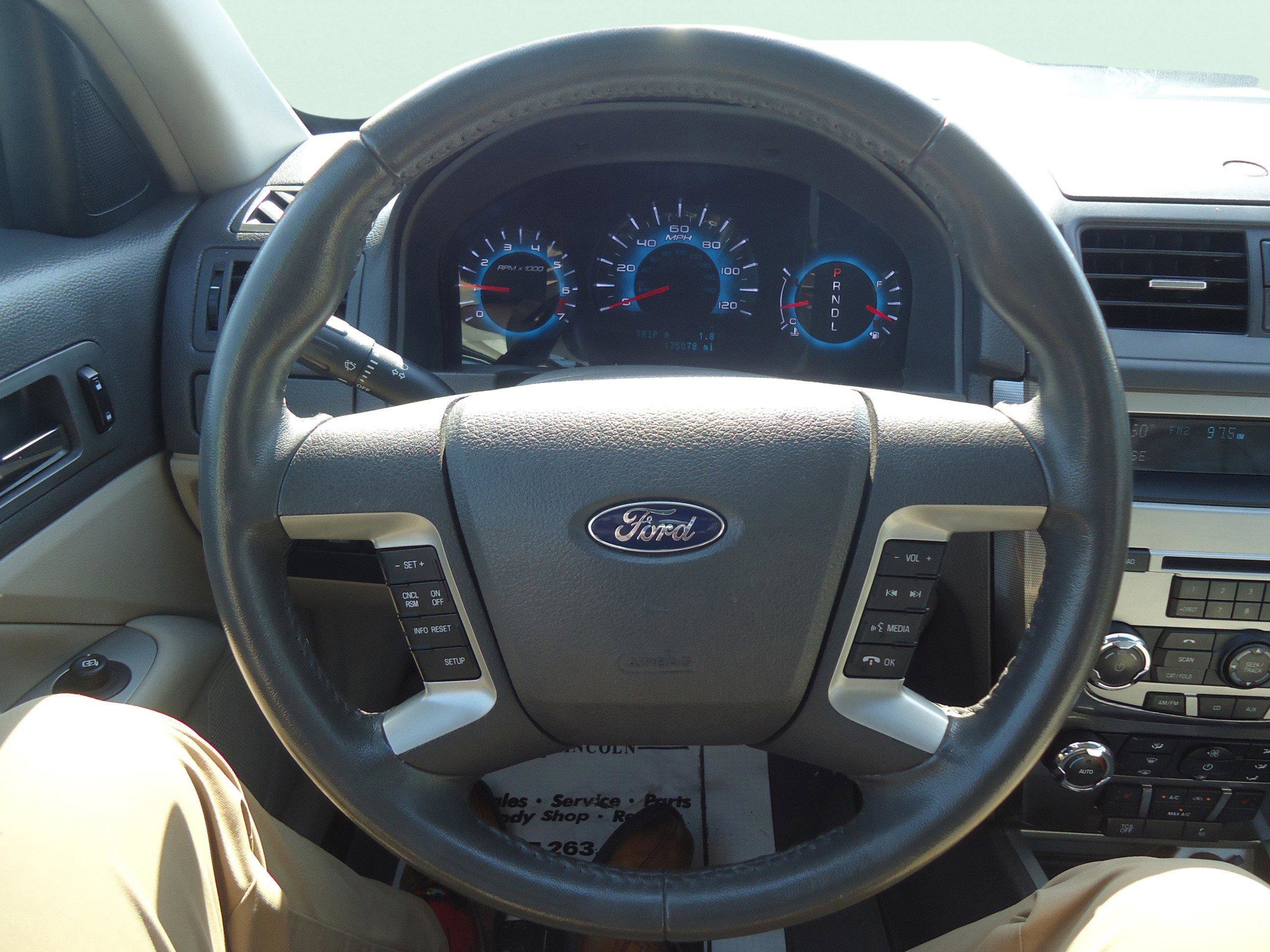 Used 2011 Ford Fusion SEL FWD image 12