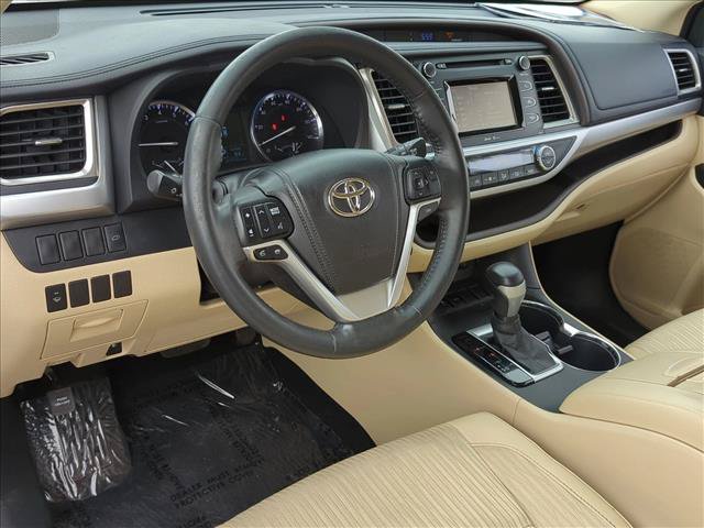 Used 2014 Toyota Highlander Plus FWD image 10
