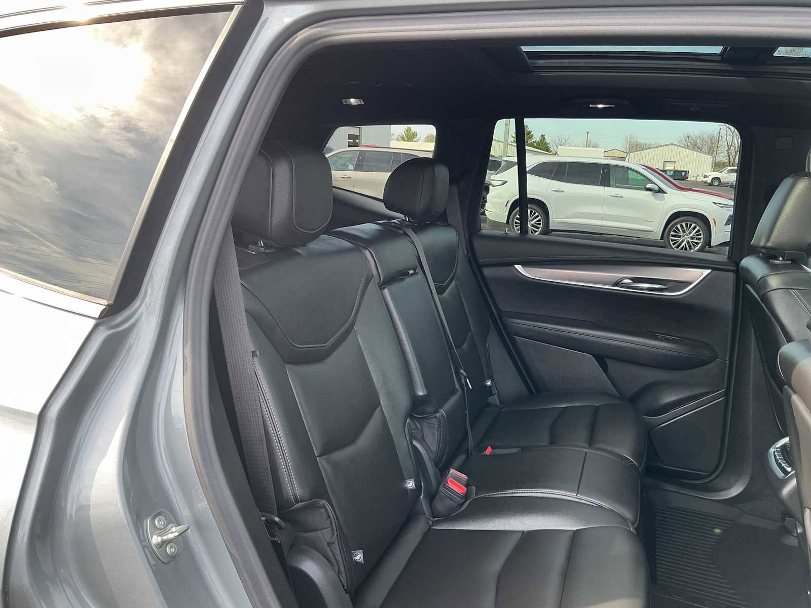 Used 2024 Cadillac XT6 Luxury w/ LPO, Floor Liner Package image 25