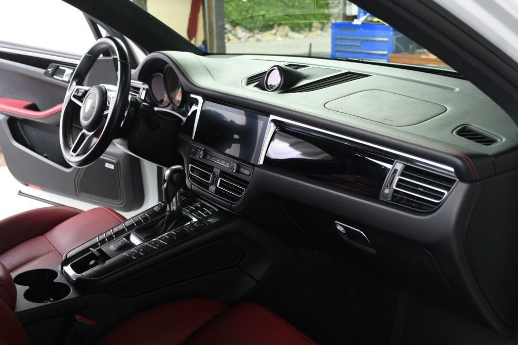 Used 2020 Porsche Macan S AWD/4WD image 27