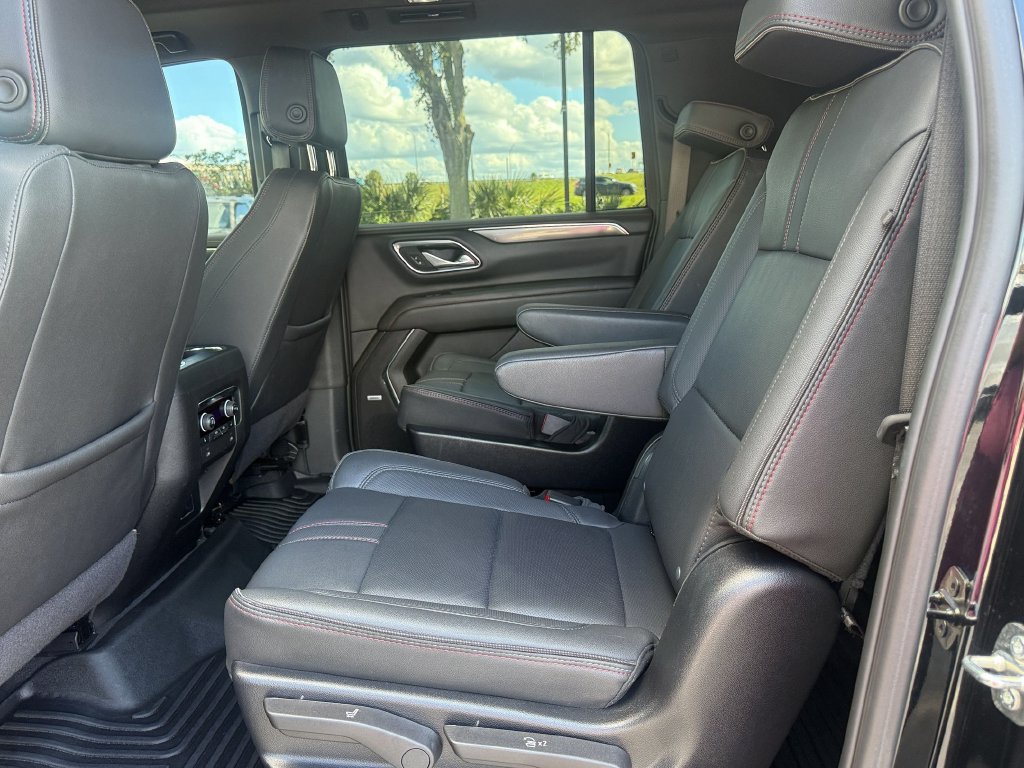 Used 2024 Chevrolet Suburban RST w/ Luxury Package RWD image 13