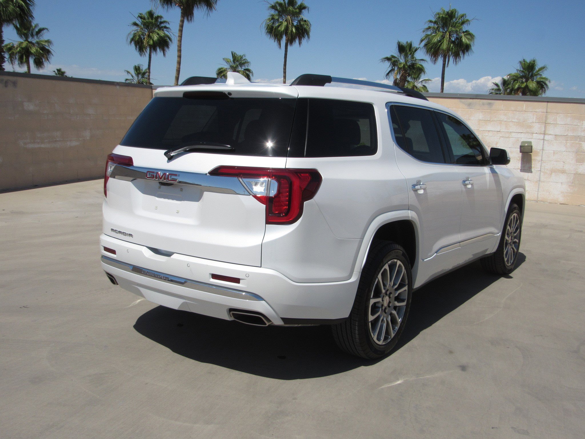 Used 2023 GMC Acadia Denali w/ Denali Ultimate Package FWD image 5