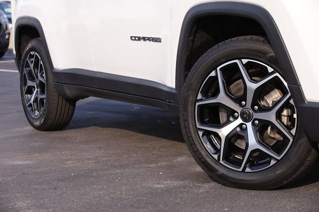 Used 2025 Jeep Compass Limited AWD/4WD image 3