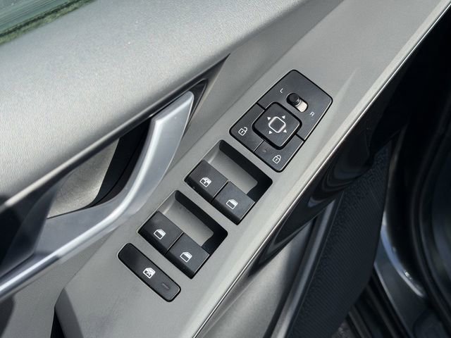 Used 2025 Kia Niro EX FWD image 10
