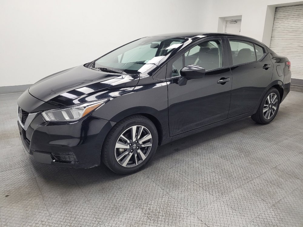 Used 2022 Nissan Versa SV FWD image 2