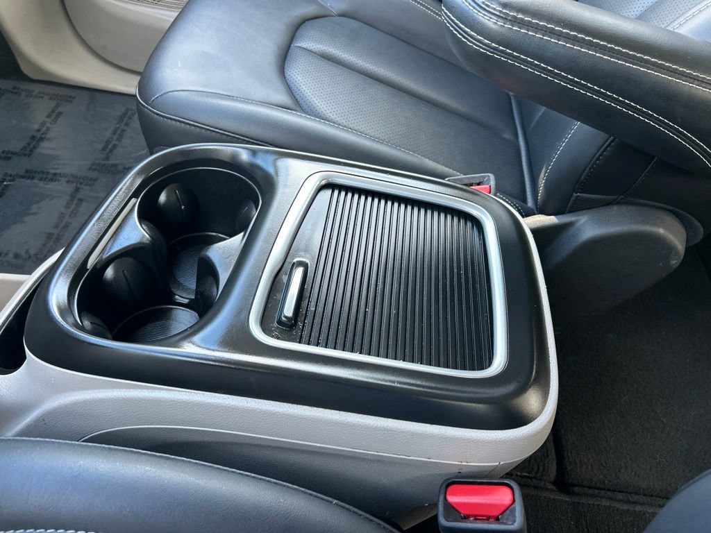 Used 2024 Chrysler Pacifica Touring-L FWD image 29