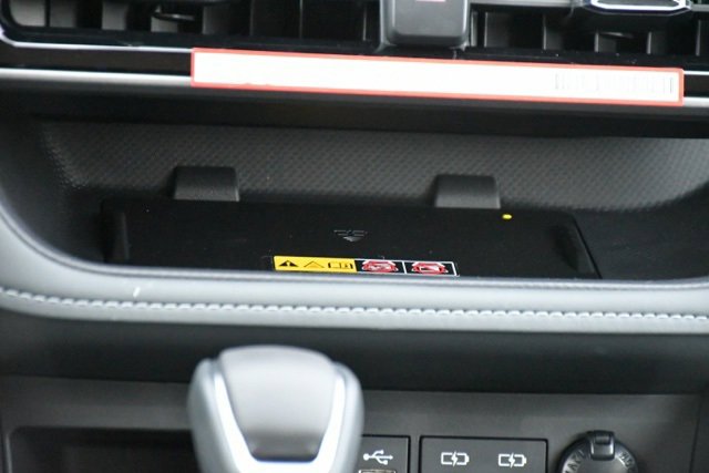 Used 2025 Toyota Highlander XLE image 24