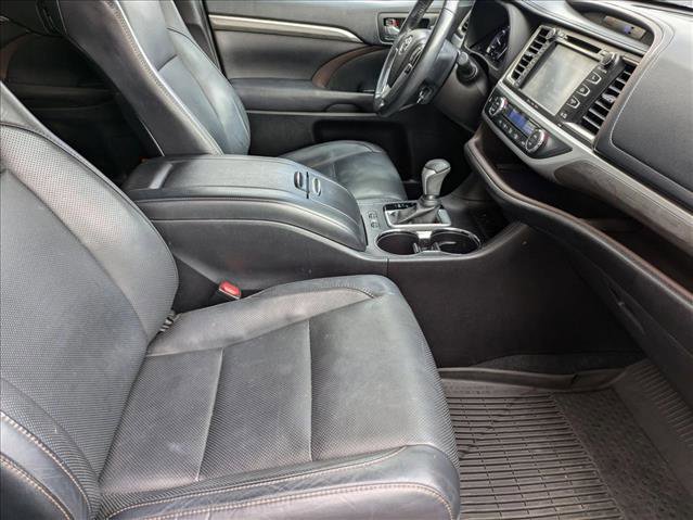 Used 2017 Toyota Highlander Limited image 19