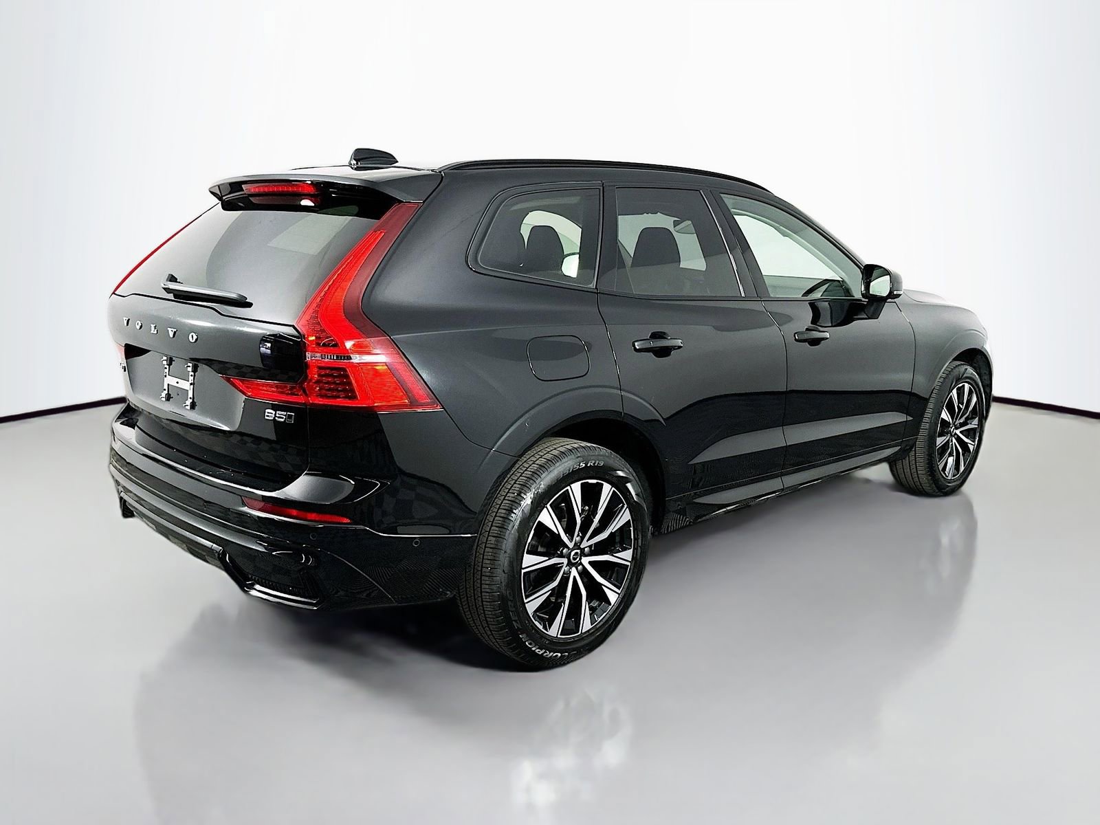 Used 2025 Volvo XC60 B5 Plus image 7