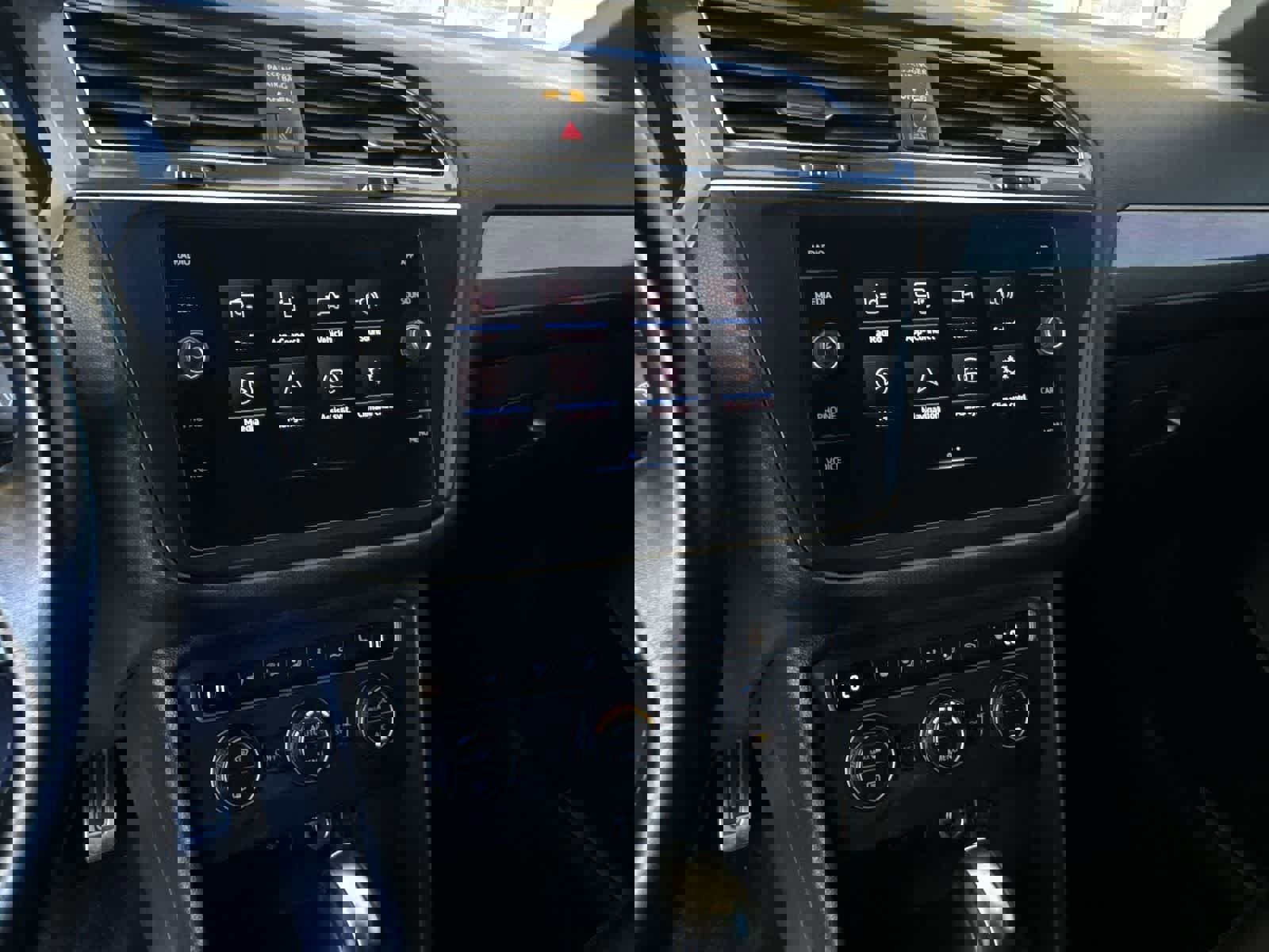 Used 2021 Volkswagen Tiguan SE R-Line w/ 2-Row Tiguan MDO Package image 29