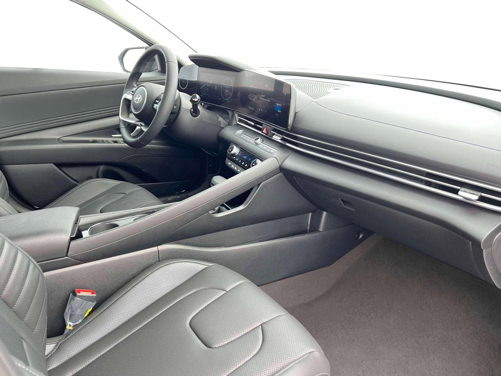 New 2025 Hyundai Elantra Limited image 18