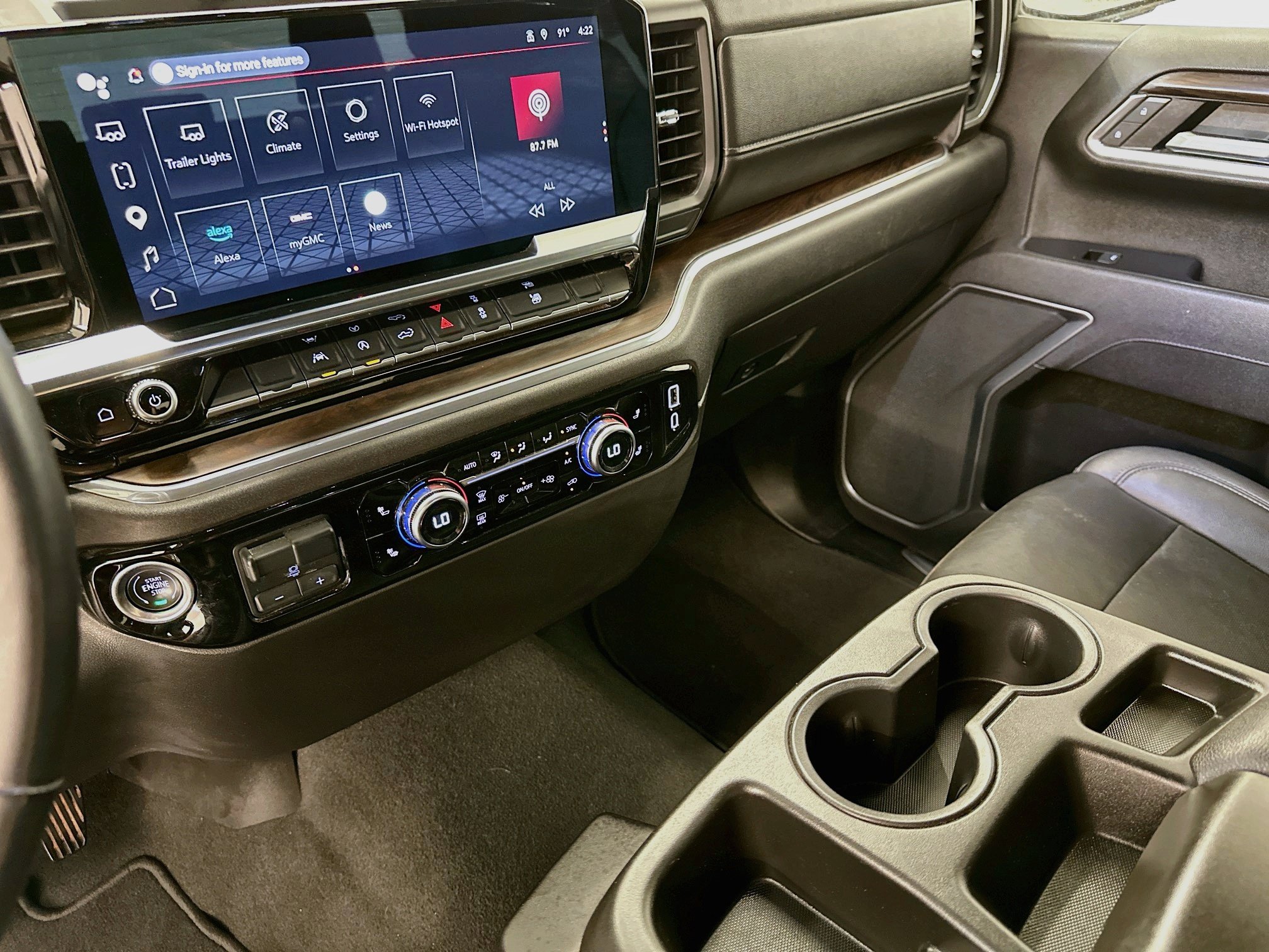 Used 2025 GMC Sierra 1500 SLT AWD/4WD image 26