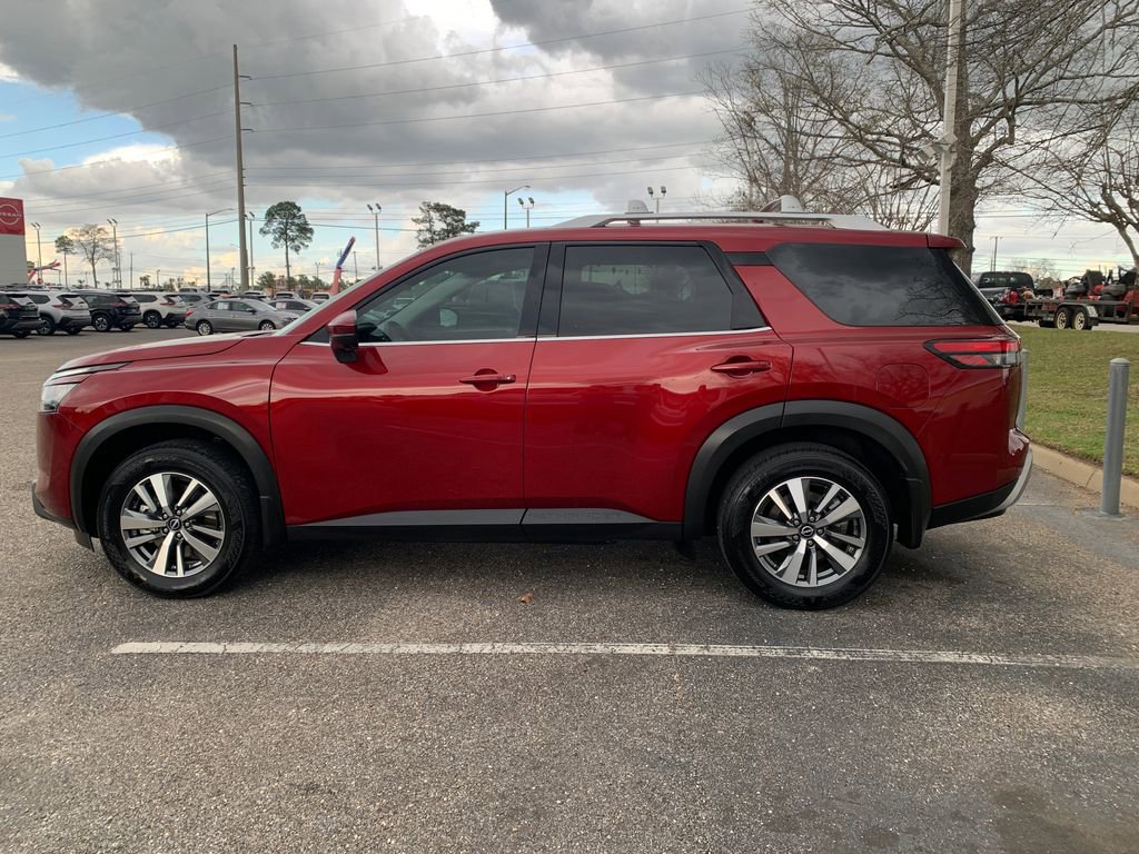 Used 2025 Nissan Pathfinder SL image 5