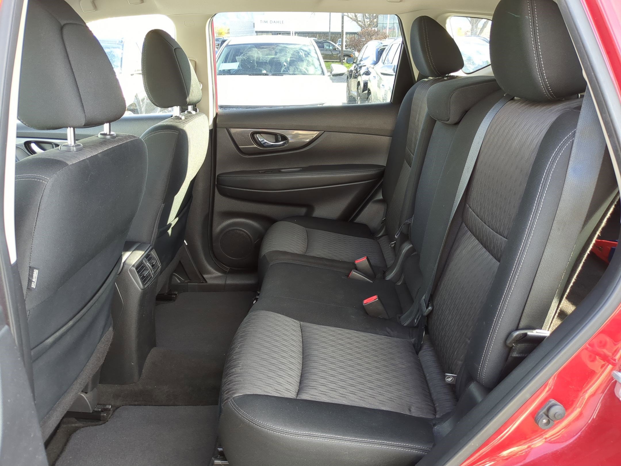 Used 2017 Nissan Rogue SV w/ SV Premium Package image 30