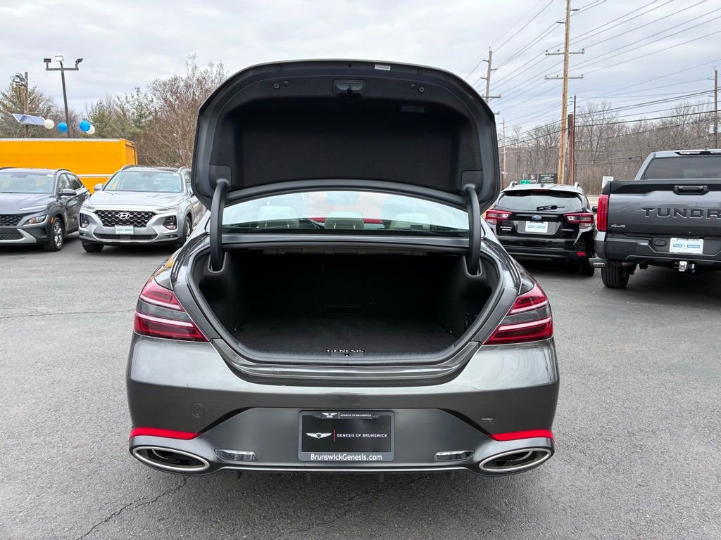 Used 2025 Genesis G70 2.5T image 11