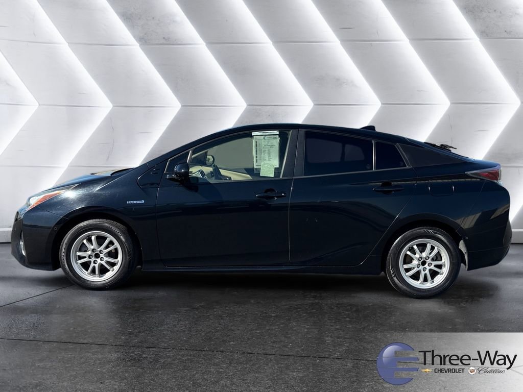 Used 2017 Toyota Prius Three image 2
