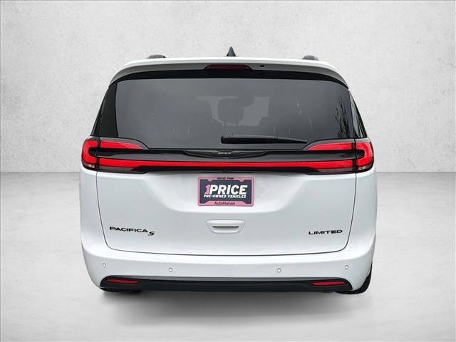 Used 2025 Chrysler Pacifica Limited FWD image 6