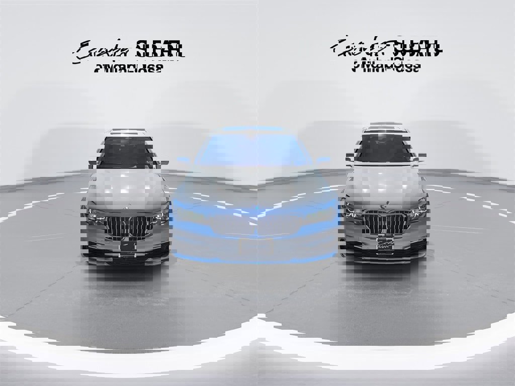 Used 2019 BMW 740i xDrive w/ Executive Package image 2