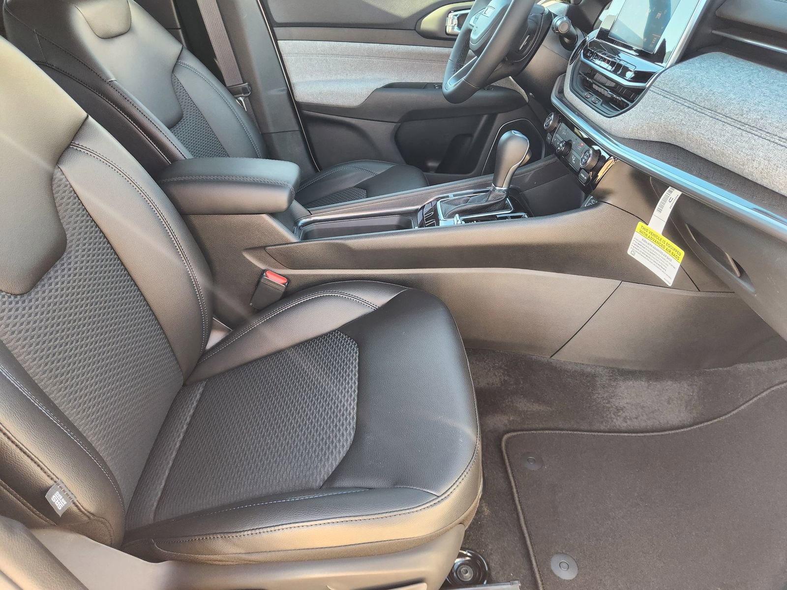 New 2026 Jeep Compass Latitude image 13