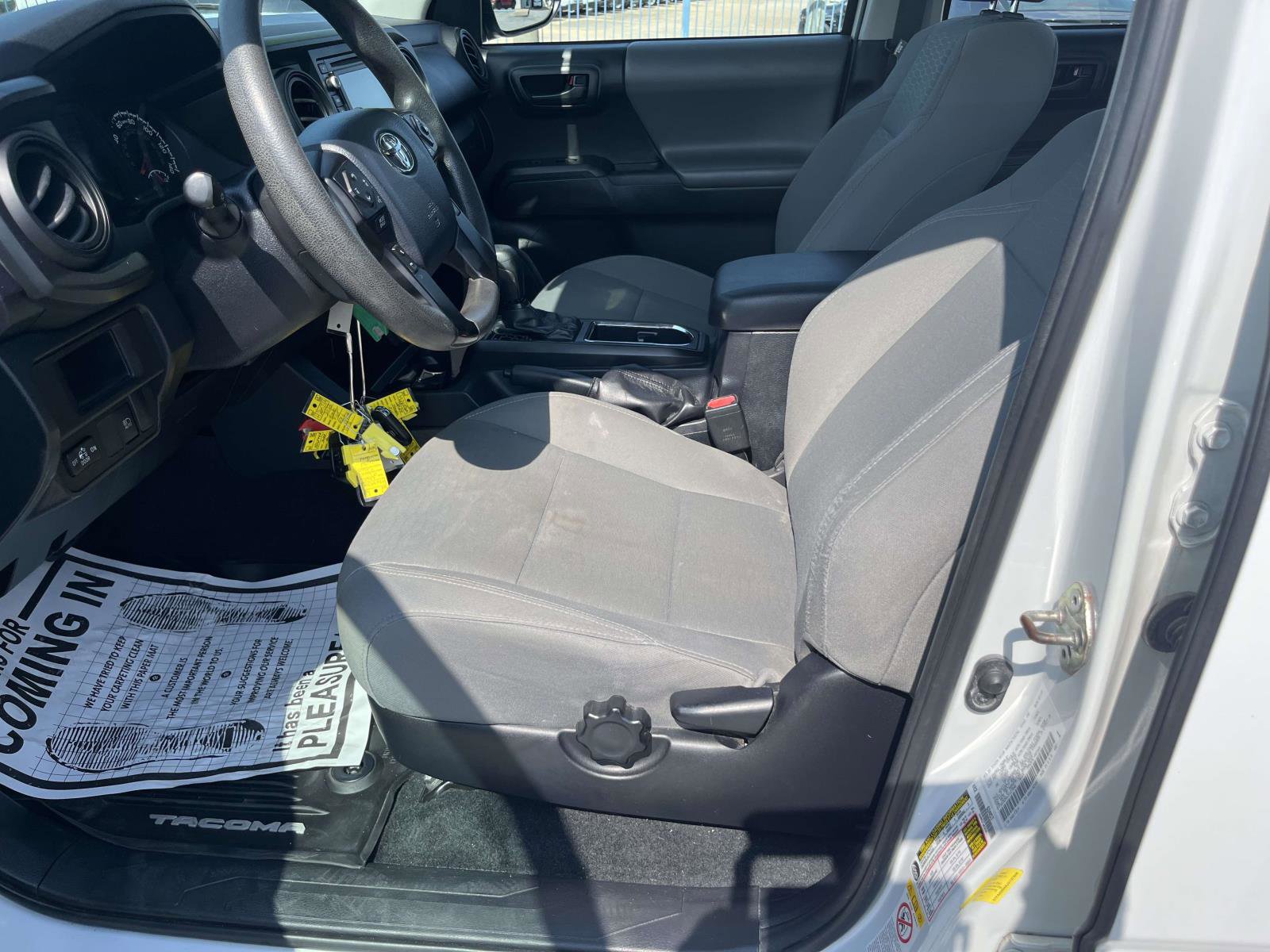 Used 2018 Toyota Tacoma SR w/ SR Convenience Package image 9