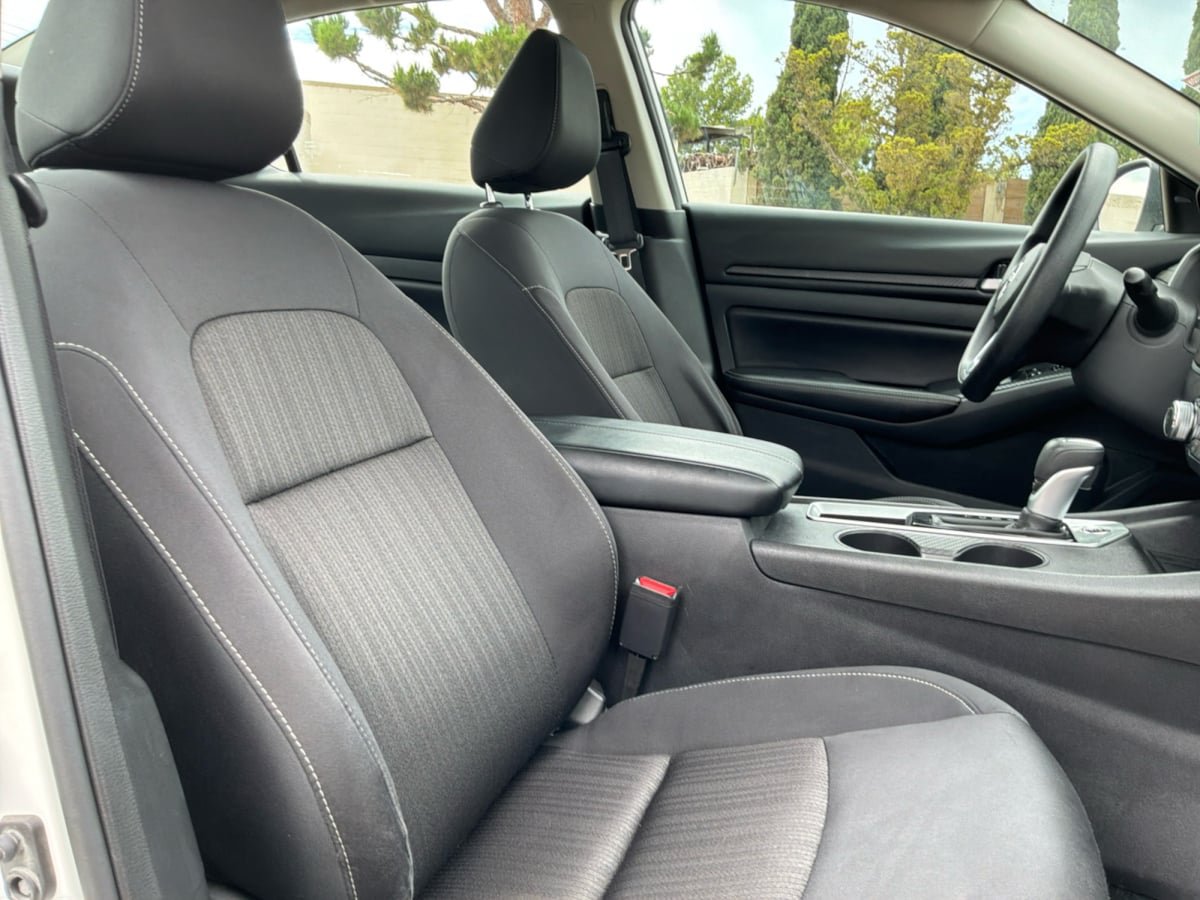 Used 2025 Nissan Altima 2.5 SV FWD image 21