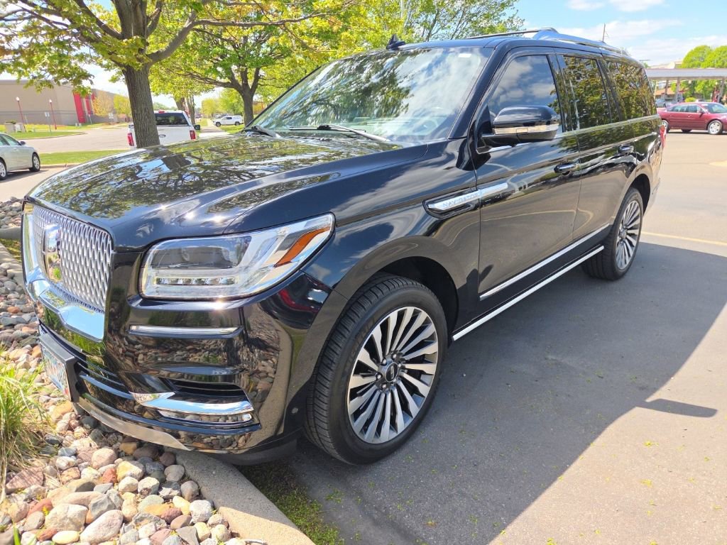 Used 2021 Lincoln Navigator Reserve w/ Luxury Package AWD/4WD image 2