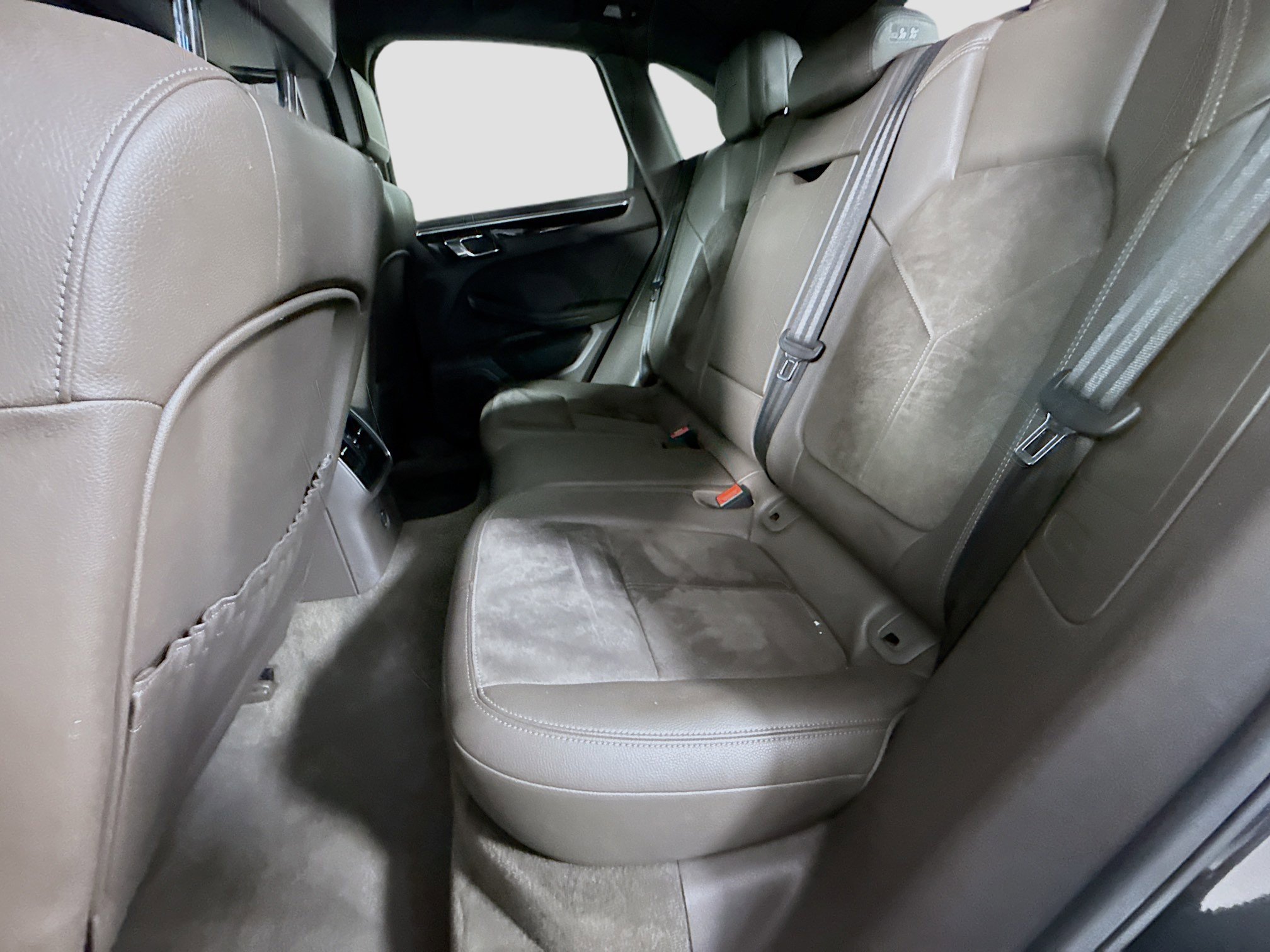 Used 2017 Porsche Macan S image 25