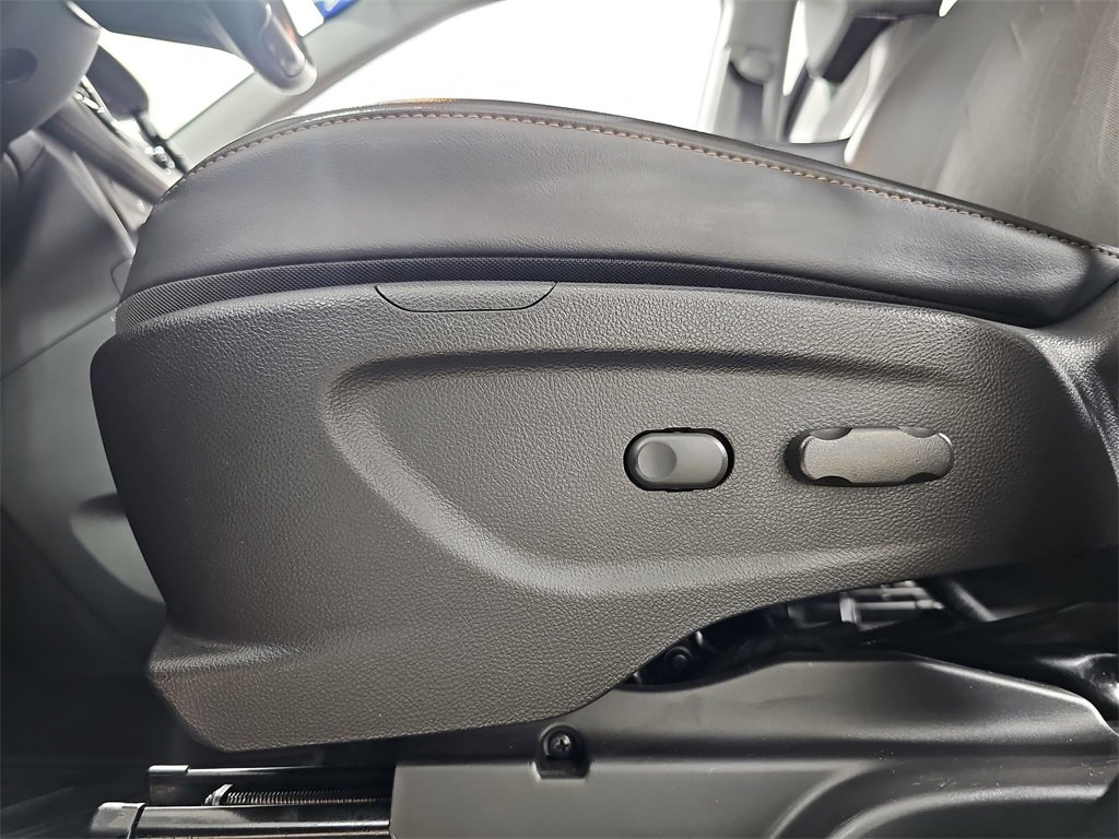 Certified 2022 Chevrolet Trax LT w/ LT Convenience Package image 33