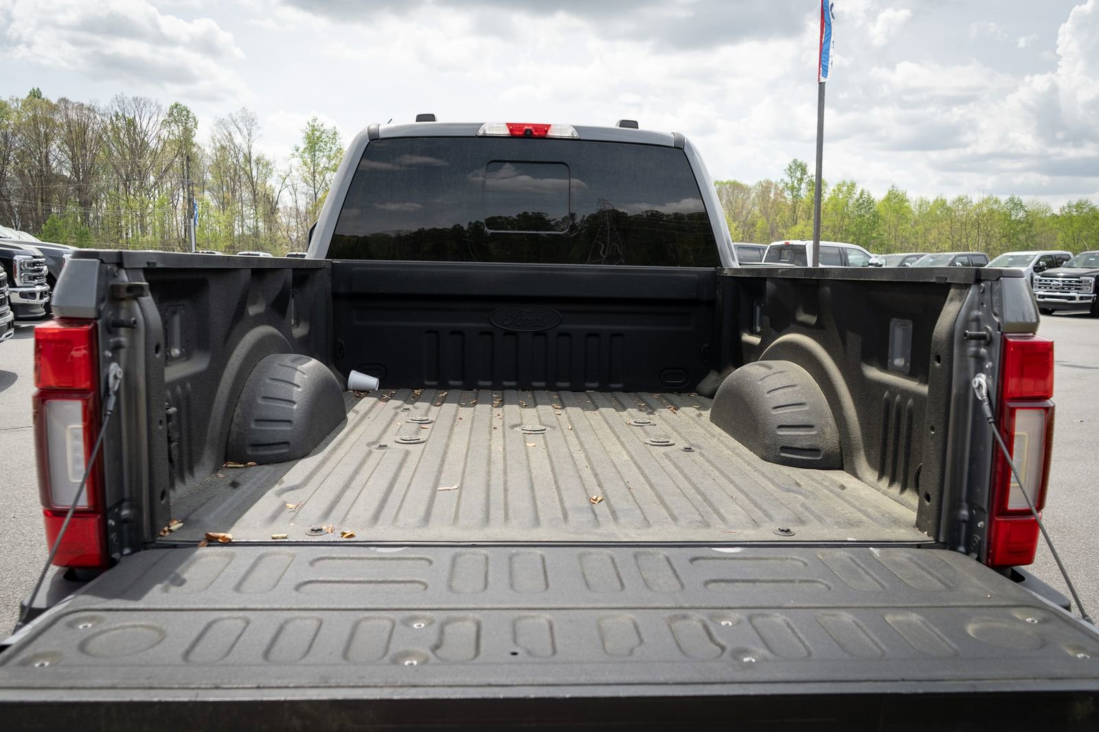 Used 2022 Ford F250 Lariat w/ Black Appearance Package image 9