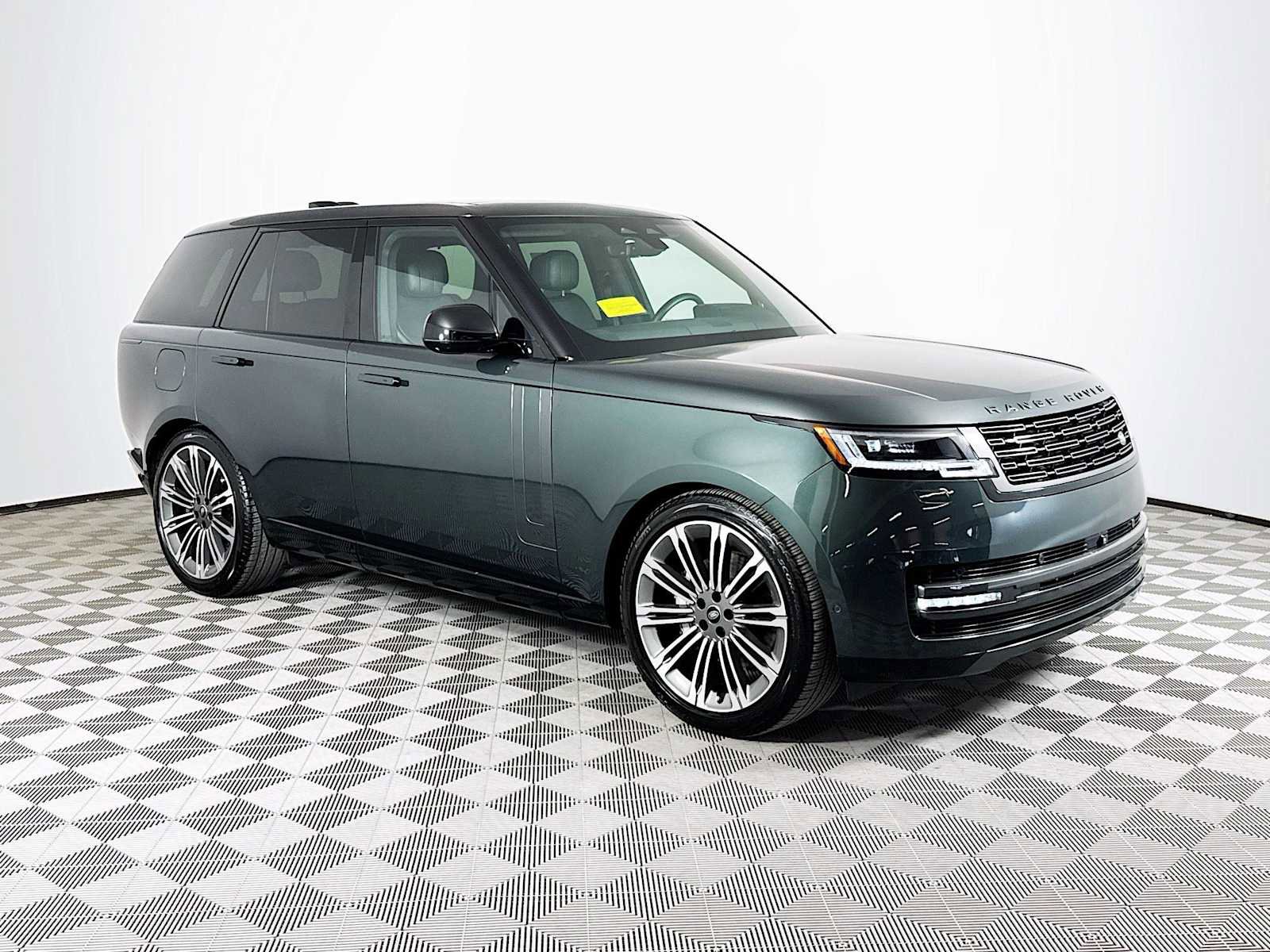 Used 2024 Land Rover Range Rover SE image 3