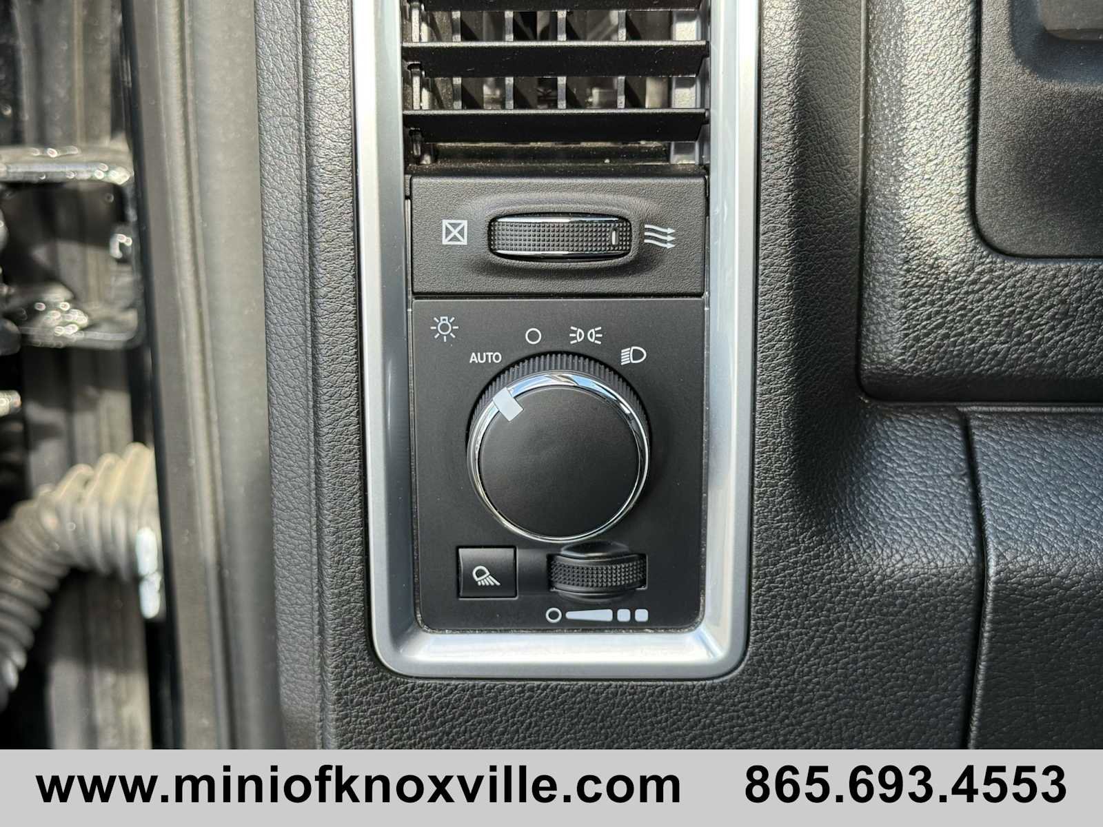 Used 2024 RAM 1500 Classic SLT image 25