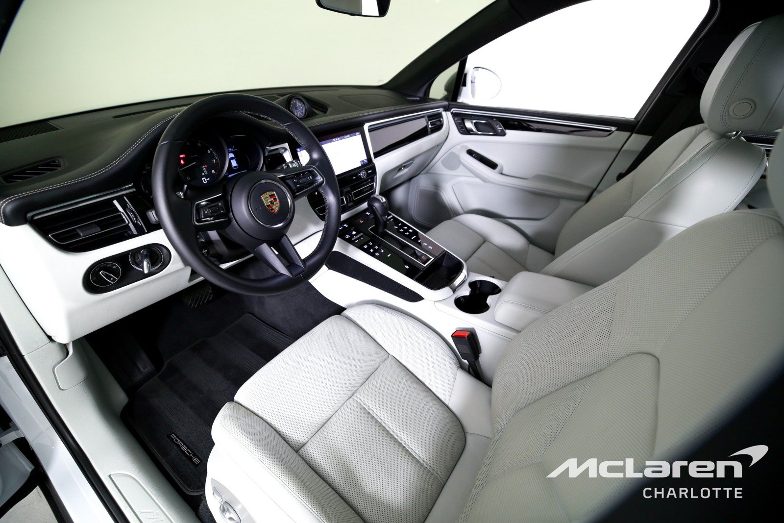 Used 2024 Porsche Macan w/ Premium Plus Package AWD/4WD image 12