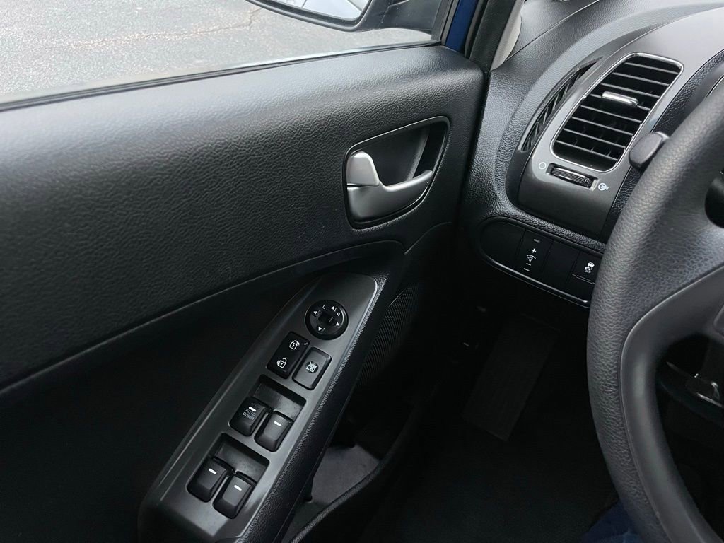 Used 2017 Kia Forte LX image 22