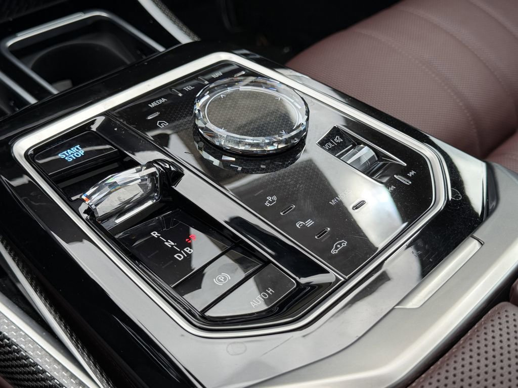 Used 2025 BMW i7 M70 image 26