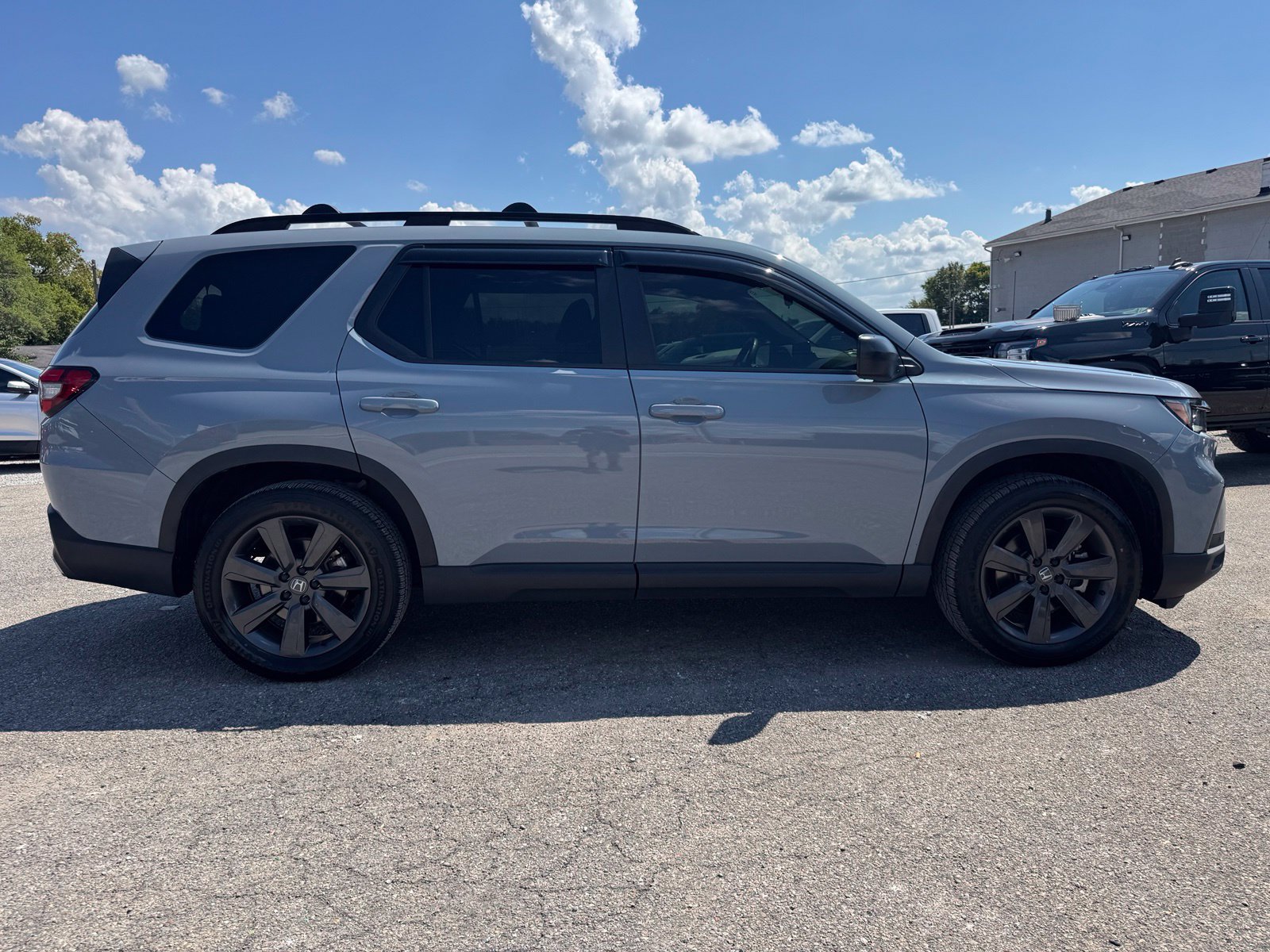 Used 2025 Honda Pilot Sport image 5