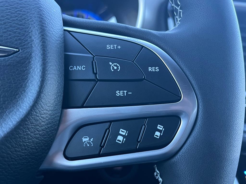 New 2026 Chrysler Pacifica Select image 10