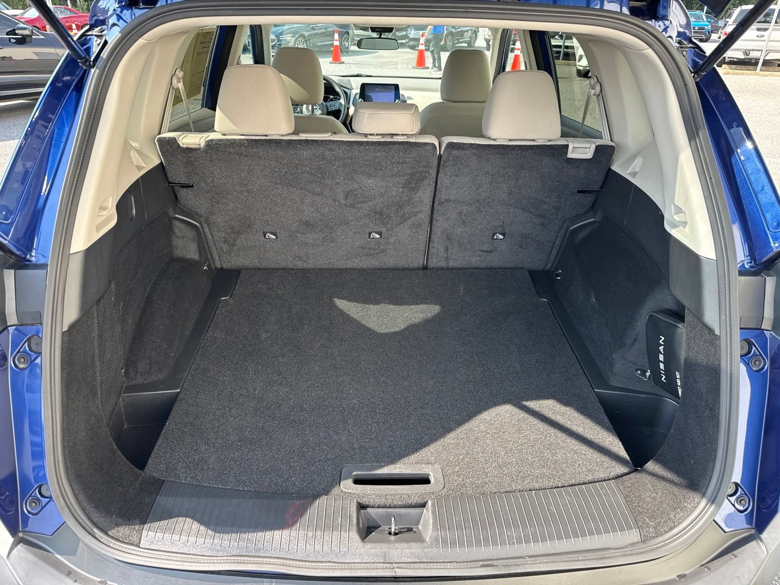Used 2023 Nissan Rogue SV FWD image 11