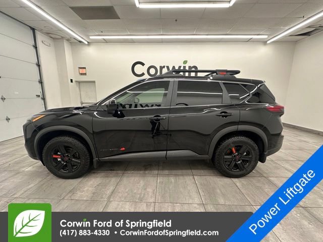 Used 2025 Nissan Rogue SV image 2