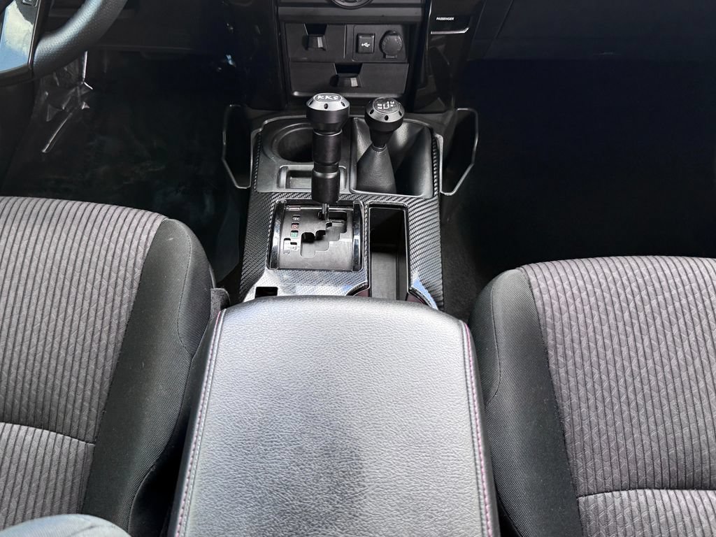 Used 2022 Toyota 4Runner TRD Off-Road AWD/4WD image 32