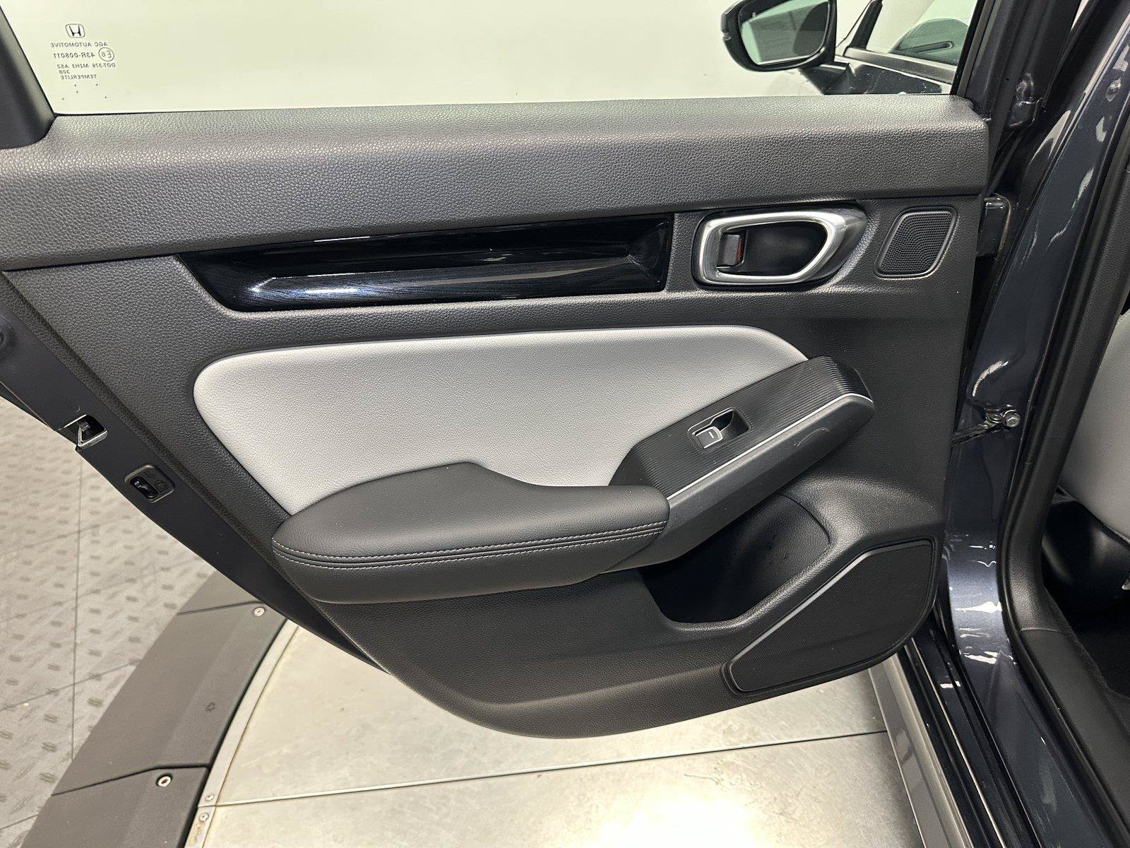 Used 2025 Honda Civic FWD Hybrid Sedan image 30