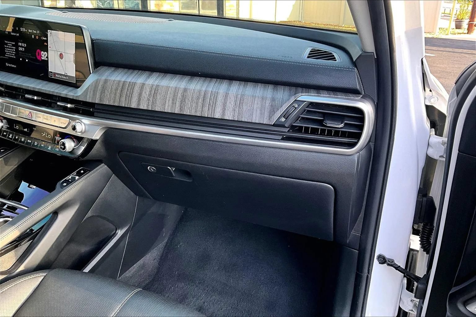Used 2024 Kia Telluride EX AWD/4WD image 16